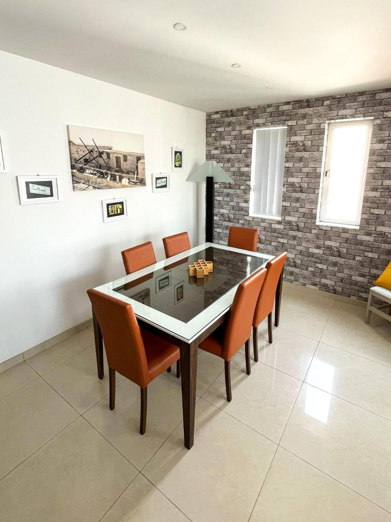 Apartament In Ta' Xbiex 3Br- 3 Min Yatch Marina Msida Luaran gambar